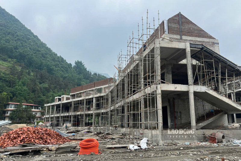 Hình hài một số khối nhà đã hoàn thiện khung thô. Ảnh: Đinh Đại