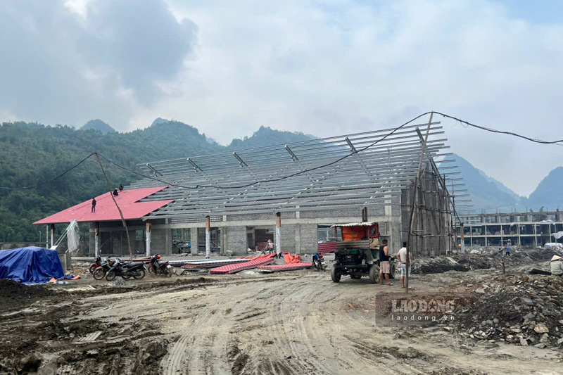 Nhiều khối nhà khác cũng cấp tốc hoàn thiện. Ảnh: Đinh Đại