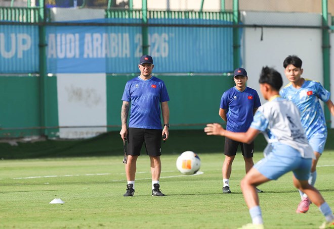 HLV Roland yêu cầu U17 Việt Nam giữ kỉ luật chiến thuật trước U17 UAE