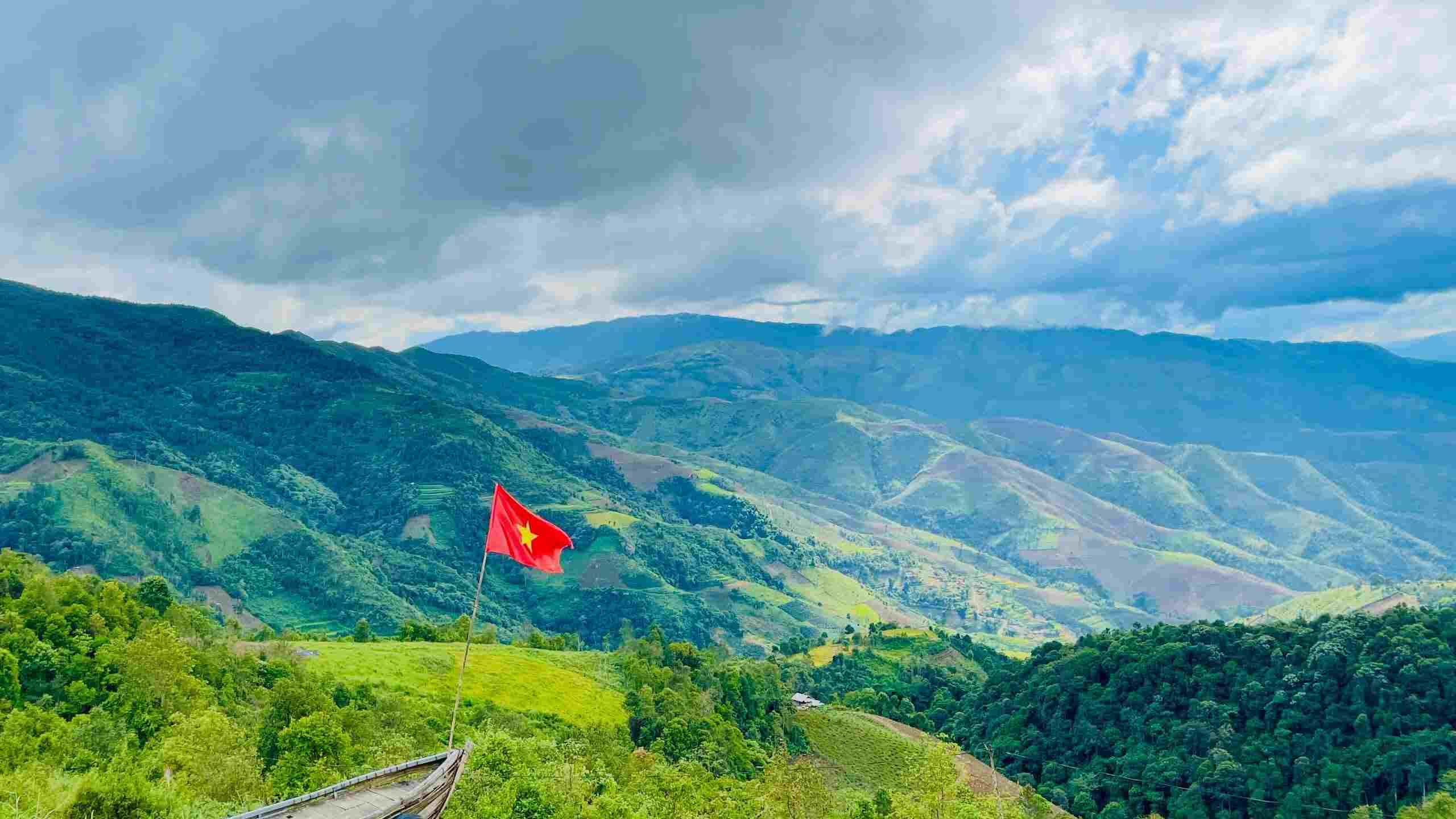 Vẻ đẹp từ đỉnh đèo Pha Đin - điểm đến không thể bỏ lỡ trên hành trình du lịch Tây Bắc. Ảnh: Nguyễn Cường