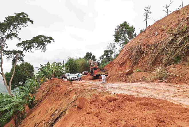 Cấm lưu thông qua đèo Gia Bắc ở Lâm Đồng để khắc phục sạt lở