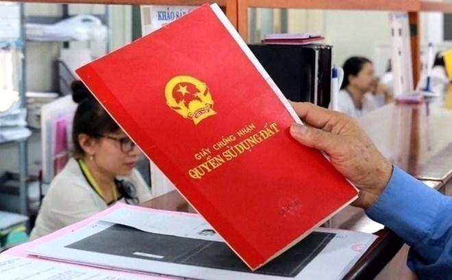 Một số đối tượng lợi dụng nhu cầu của người dân về việc cấp sổ đỏ để thực hiện hành vi lừa đảo. Ảnh: Phan Anh