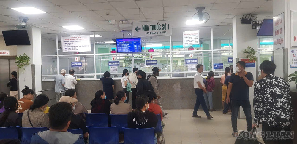 Người dân đăng ký khám chữa bệnh tại Bệnh viện Đà Nẵng. clo_br_bvdn-2.jpg