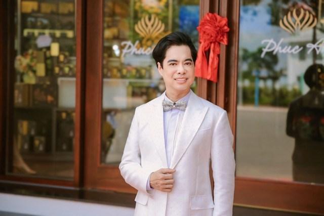 Ngọc Sơn vẫn cập nhật lịch diễn giữa lúc gây bàn tán về sức khỏe