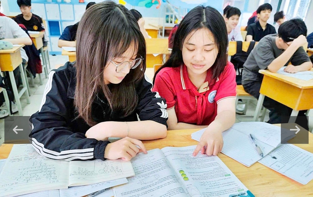 Học sinh khối 9, Trường Tiểu học – THCS Lê Quý Đôn trao đổi, ôn tập trên lớp. Ảnh: BLS img-1475.jpg