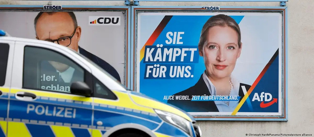 Một banner có chân dung lãnh đạo đảng cực hữu AfD, bà Alice Weidel, trong một chiến dịch tranh cử. Ảnh: DPA anh-5.jpg