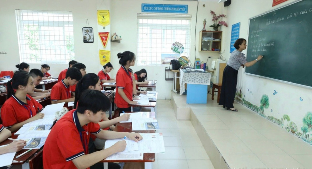 Học sinh khối 9 Trường THCS Chi Lăng, phường Lương Văn Tri nghiêm túc ôn tập để sẵn sàng dự thi. Ảnh: BLS img-1474.jpg