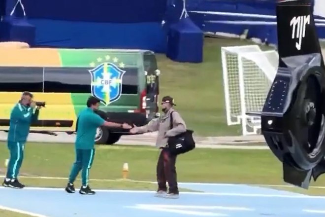 Neymar xuất hiện bằng trực thăng trong ngày tuyển Brazil hội quân