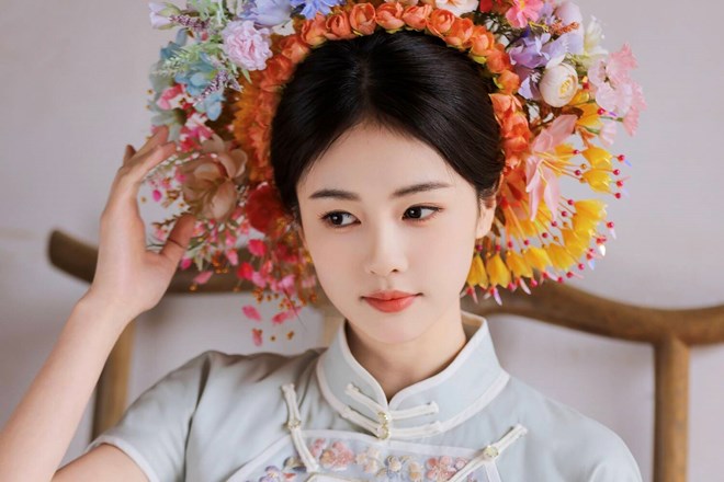 Bạch Lộc và vấn đề hợp đồng gây bàn tán