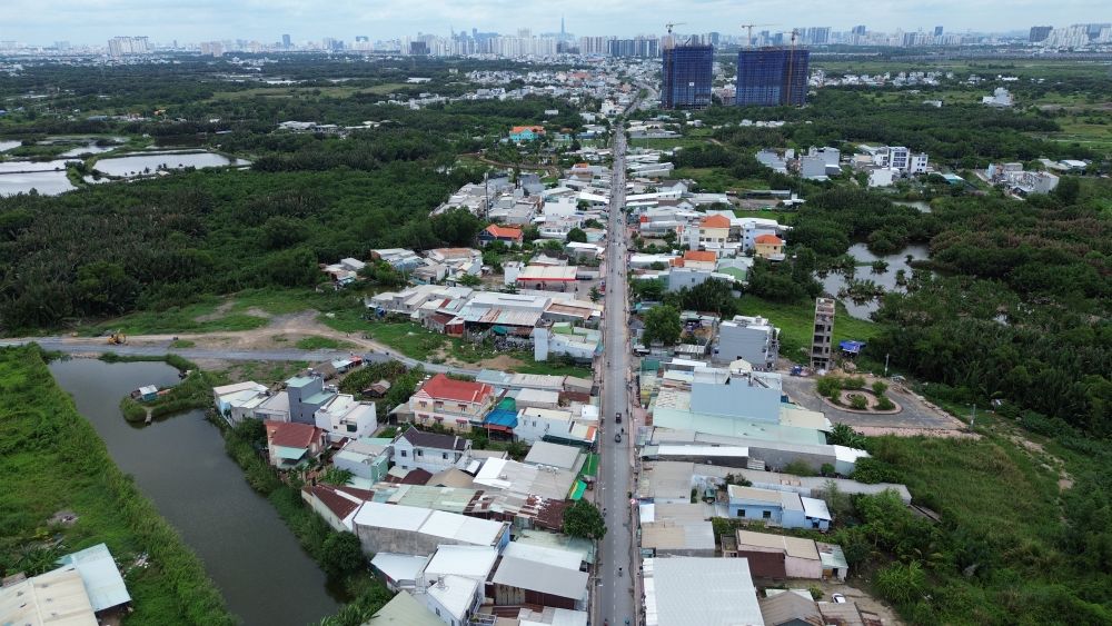 Trục đường Lê Văn Lương nối TPHCM - Tây Ninh. Ảnh: Anh Tú