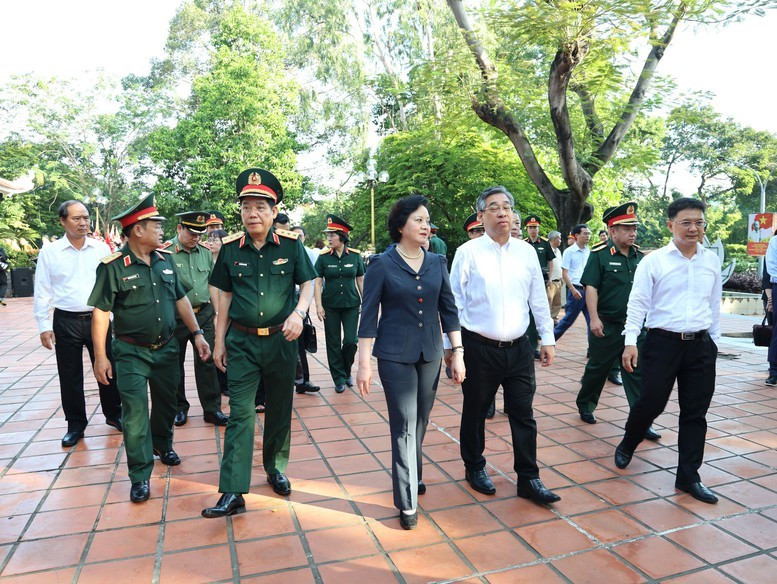 Ngay sau lễ dâng hương, Phó Thủ tướng Phạm Thị Thanh Trà dự và chỉ đạo Hội thảo xác minh kết luận thông tin về liệt sĩ tại khu vực Nghĩa trang Đô Thành (Chí Hòa – Sài Gòn) nay là Công viên Lê Thị Riêng - Ảnh: VGP Ngay sau lễ dâng hương, Phó Thủ tướng Phạm Thị Thanh Trà dự và chỉ đạo Hội thảo xác minh kết luận thông tin về liệt sĩ tại khu vực Nghĩa trang Đô Thành (Chí Hòa – Sài Gòn) nay là Công viên Lê Thị Riêng - Ảnh: VGP