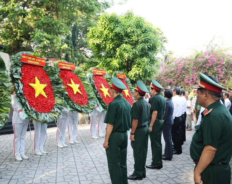 Đây là một hoạt động trong khuôn khổ Chiến dịch 500 ngày đêm đẩy mạnh thực hiện tìm kiếm, quy tập và xác định danh tính hài cốt liệt sĩ còn thiếu thông tin - Ảnh: VGP Đây là một hoạt động trong khuôn khổ Chiến dịch 500 ngày đêm đẩy mạnh thực hiện tìm kiếm, quy tập và xác định danh tính hài cốt liệt sĩ còn thiếu thông tin - Ảnh: VGP