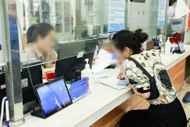 Công chức tự nguyện xin thôi việc được giải quyết theo trình tự, thủ tục nào?