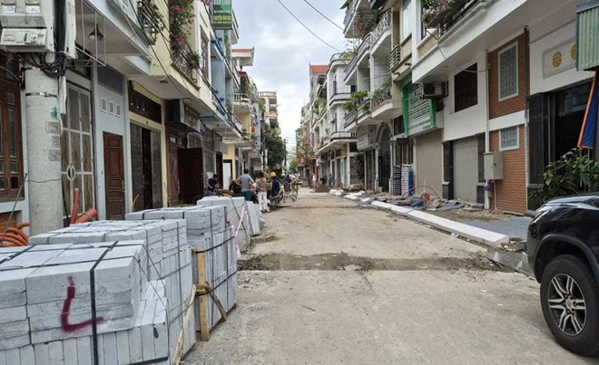 Đường phố Hạ Long cũ ngổn ngang vì dự án chậm tiến độ