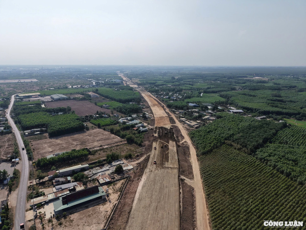 Ưu tiên đầu tư các dự án kết cấu hạ tầng đồng bộ, hiện đại trên các hành lang kết nối những phương thức vận tải. Ảnh minh họa. z6528032686139_7207ca35ef81a1ed8d86984a386af6c3.jpg
