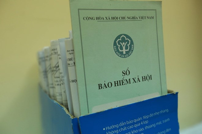Phụ cấp theo xếp loại có tính đóng BHXH bắt buộc và lương làm thêm giờ?