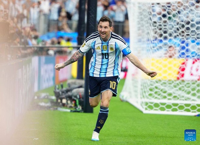 Thế giới bóng đá thán phục Lionel Messi