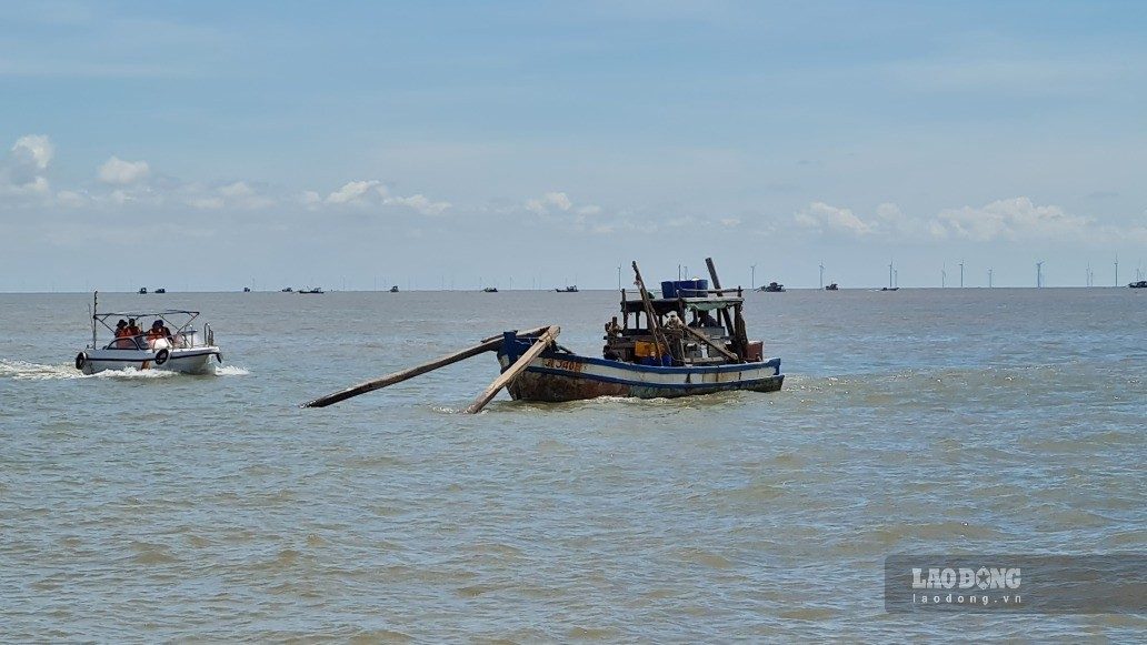 Tỉnh Cà Mau thường xuyên kiểm tra hoạt động đánh bắt thuỷ sản. Ảnh: Nhật Hồ.