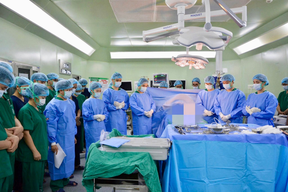 Ngày 22/2/2026, một bệnh nhân nam tại Hà Nội được chẩn đoán chết não tại Bệnh viện Bạch Mai. Trong thời khắc mất mát tột cùng, gia đình đã nén đau thương, đồng ý hiến tặng mô, tạng của anh vì mục đích nhân đạo. Ảnh: Bệnh viện Bạch Mai 639668626-1203249442018232-8738653208853552953-n.jpg
