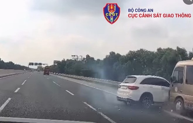 Nguyên nhân vụ tai nạn liên hoàn 3 xe trên cao tốc Hà Nội - Hải Phòng