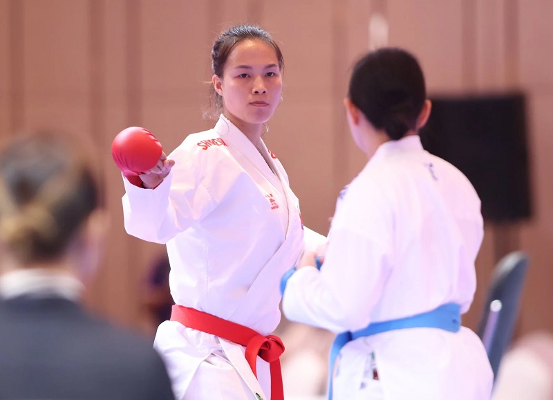 Đinh Thị Hương luôn tập trung ra đòn tại các trận đấu quyết định. Ảnh: Bùi Lượng