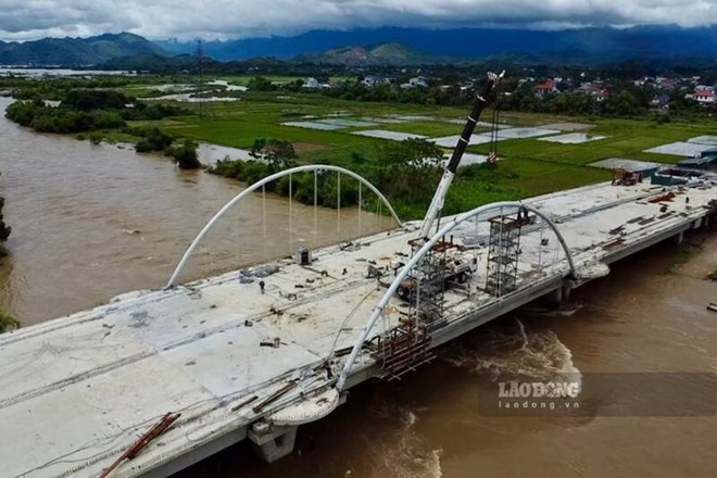 Công trường dự án cầu trăm tỉ đồng tại Thái Nguyên