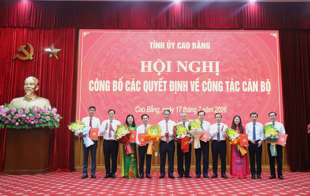 Tỉnh ủy Cao Bằng công bố các quyết định về công tác cán bộ. Ảnh: Cổng TTĐT Cao Bằng