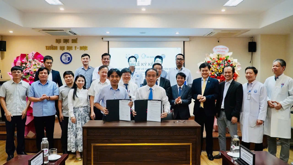 Lễ ký kết hợp tác giữa Bệnh viện Đa khoa khu vực Bắc Quảng Trị và Bệnh viện Đại học Y Dược Huế mở ra cơ hội tiếp nhận nhiều kỹ thuật chuyên sâu, nâng cao năng lực điều trị. anh-5.jpg