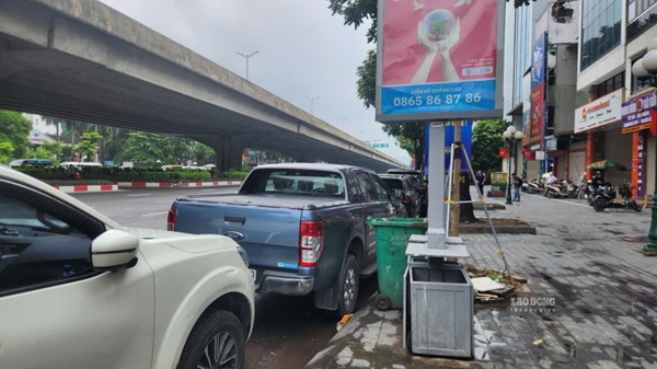 Một thùng rác công cộng trên đường Nguyễn Xiển. Ảnh: Minh Hạnh