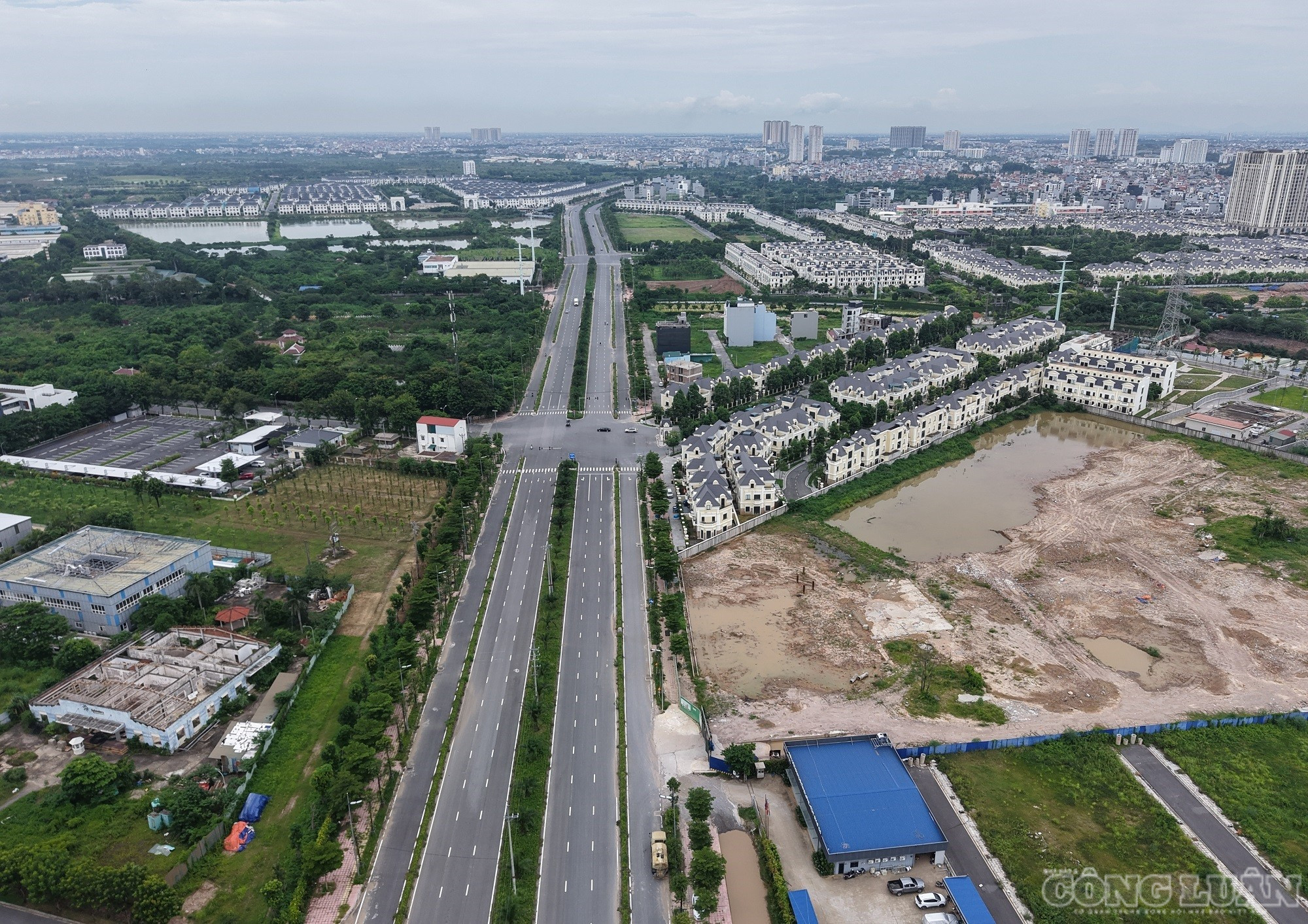 Đường 3,5 kéo dài từ cầu Ngọc Hồi ở phía Nam đến cầu Thượng Cát ở phía Tây Bắc sẽ kết nối hàng loạt trục giao thông quan trọng như cao tốc Pháp Vân - Cầu Giẽ, đường trục Xa La - Thanh Hà, đường trục phía Nam, Quốc lộ 6, Đại lộ Thăng Long và Quốc lộ 32. clo_br_dji-20260720124057-0341-d.jpg