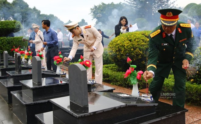 Lãnh đạo tỉnh Đắk Lắk dâng hương tưởng niệm các Anh hùng liệt sĩ