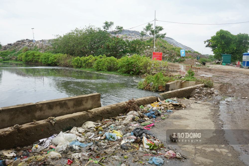 Khu vực bãi rác ở phường Sầm Sơn, tỉnh Thanh Hóa bị ô nhiễm nghiêm trọng  trong nhiều năm qua. Ảnh: Quách Du