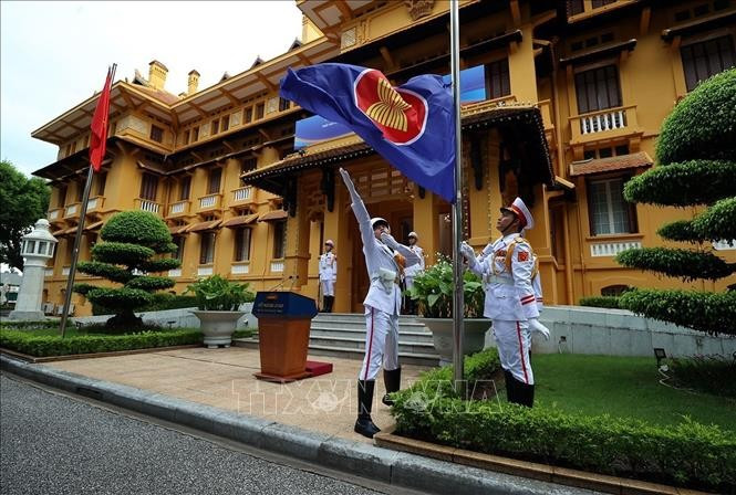 Lễ Thượng cờ ASEAN. Ảnh: TTXVN. 13-1748.jpg