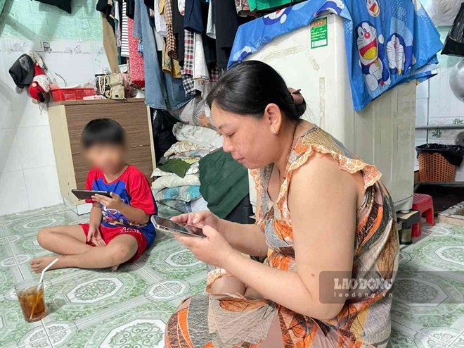 Chị Cao Thị Giàu, phụ huynh có con vào lớp 1 năm học 2026-2027 tại phường Bến Cát (TPHCM). Ảnh: Đình Trọng