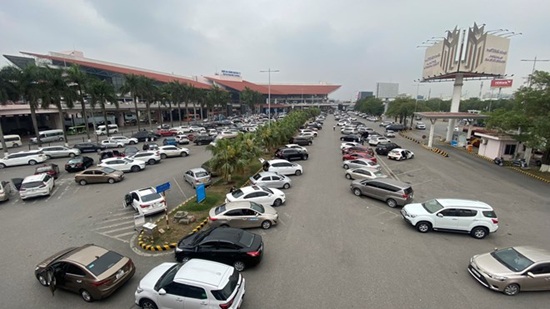 Khu vực bãi đỗ xe sân bay Nội Bài. Ảnh nguồn Công an Cửa khẩu CHKQ Nội Bài
