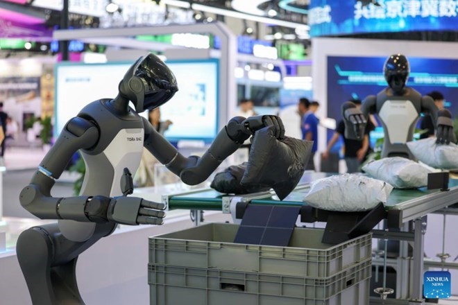 Trung Quốc đào tạo robot chuẩn bị cho kỷ nguyên AI hiện thân