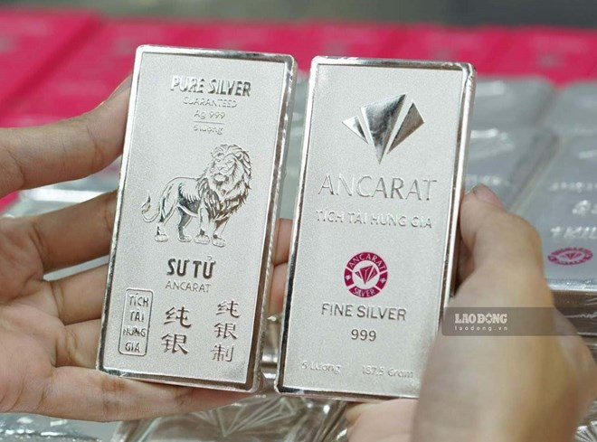 Giá bạc tăng mạnh, dẫn dắt thị trường kim loại quý đi lên