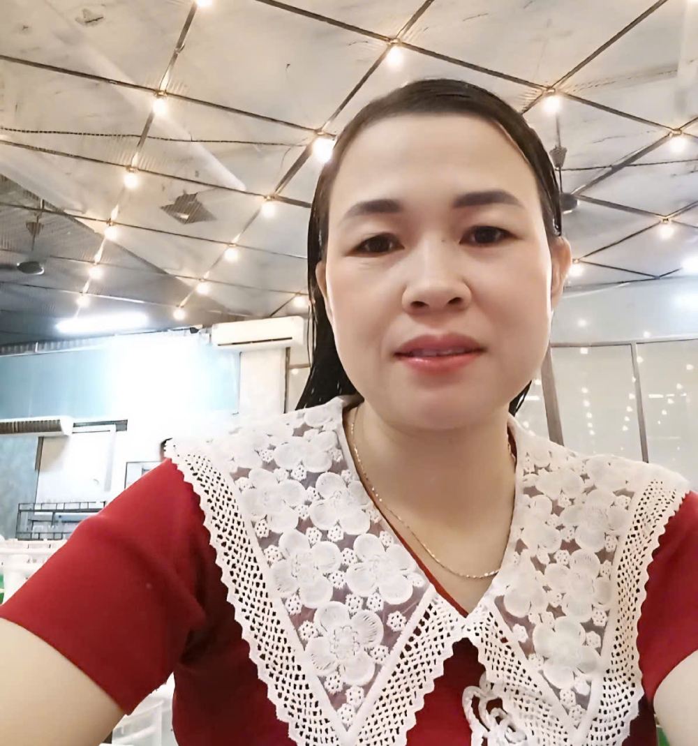 Chị Nguyễn Thị Mẫn cân đối thu nhập của 2 vợ chồng để chăm lo cho 2 con ăn học. Ảnh: NVCC