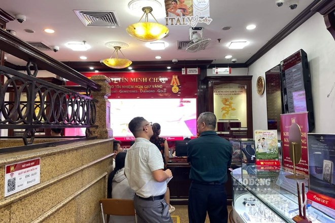 Giá vàng hạ nhiệt, người dân vẫn thận trọng xuống tiền mua vàng