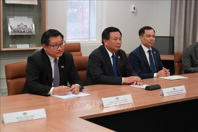 GS.TS Nguyễn Xuân Thắng, Chủ tịch Hội đồng Lý luận Trung ương làm việc với Bộ Ngoại giao và Thương mại Australia (DFAT). Ảnh: Diệu Linh/Pv TTXVN tại Australia