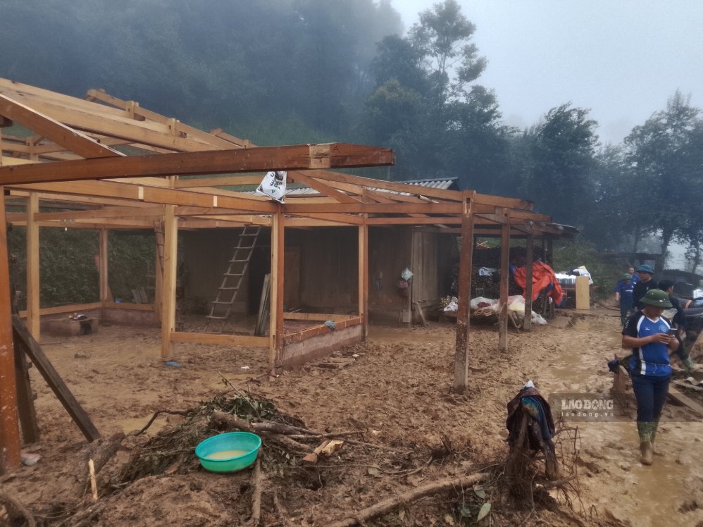 Di dời các hộ dân nằm trong khu vực có nguy cơ sạt lở cao đến nơi an toàn
