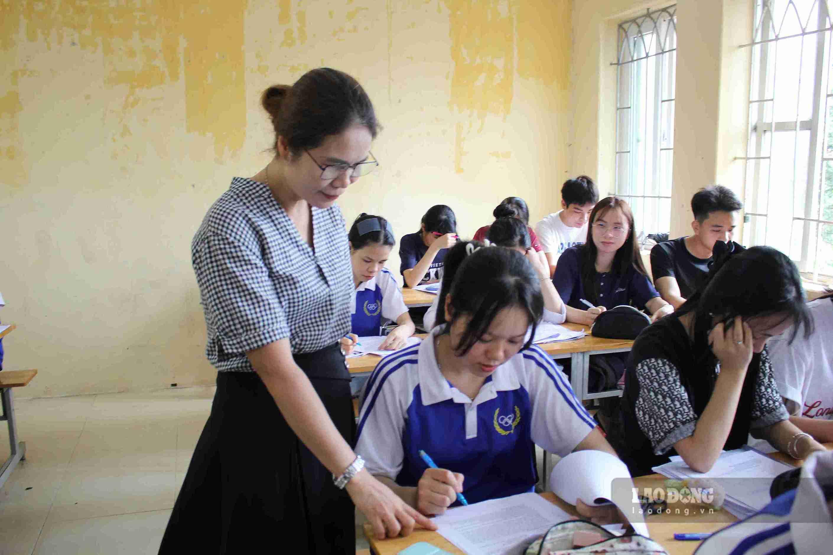 Một tiết học tiếng Anh của học sinh trường THPT Nguyễn Trung Ngạn. Ảnh: Mai Hương