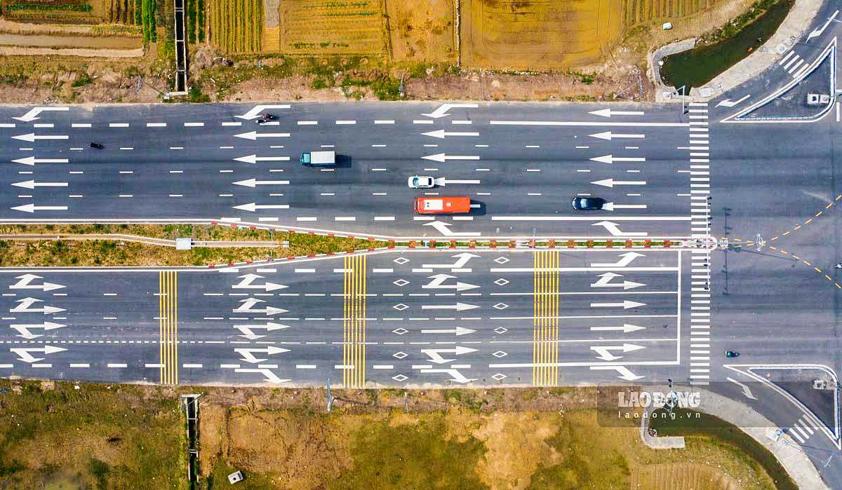 Quy mô đường cấp I đồng bằng, vận tốc thiết kế 100km/h, bề rộng nền đường 39m, mặt đường 8 làn xe, giải phóng mặt bằng trên phạm vi toàn tuyến với mặt cắt ngang khoảng 100m.