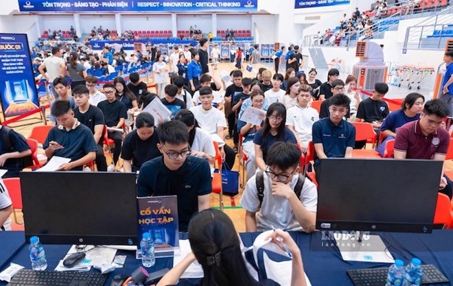 Đa dạng chính sách học bổng, hỗ trợ tân sinh viên nhập học