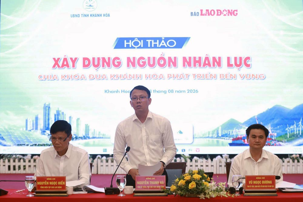 Ông Nguyễn Thanh Hà - Phó Chủ tịch UBND tỉnh Khánh Hòa - điều hành phiên thảo luận thứ hai. Ảnh: Duy Tuấn