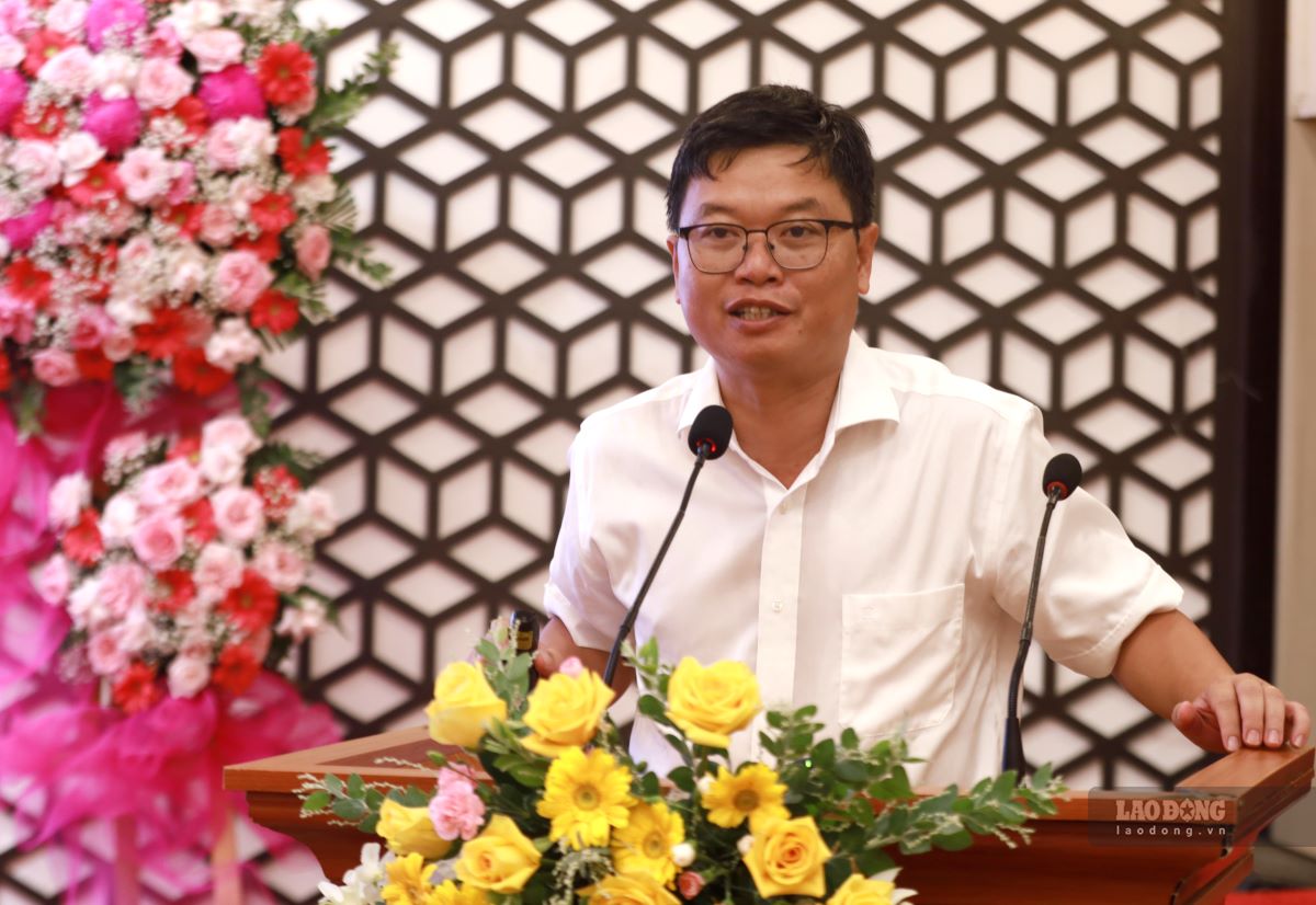 PGS.TS Lại Quốc Đạt - Trưởng phòng Quan hệ Đối ngoại tại Trường Đại học Bách khoa - ĐHQG-HCM trình bày tham luận.