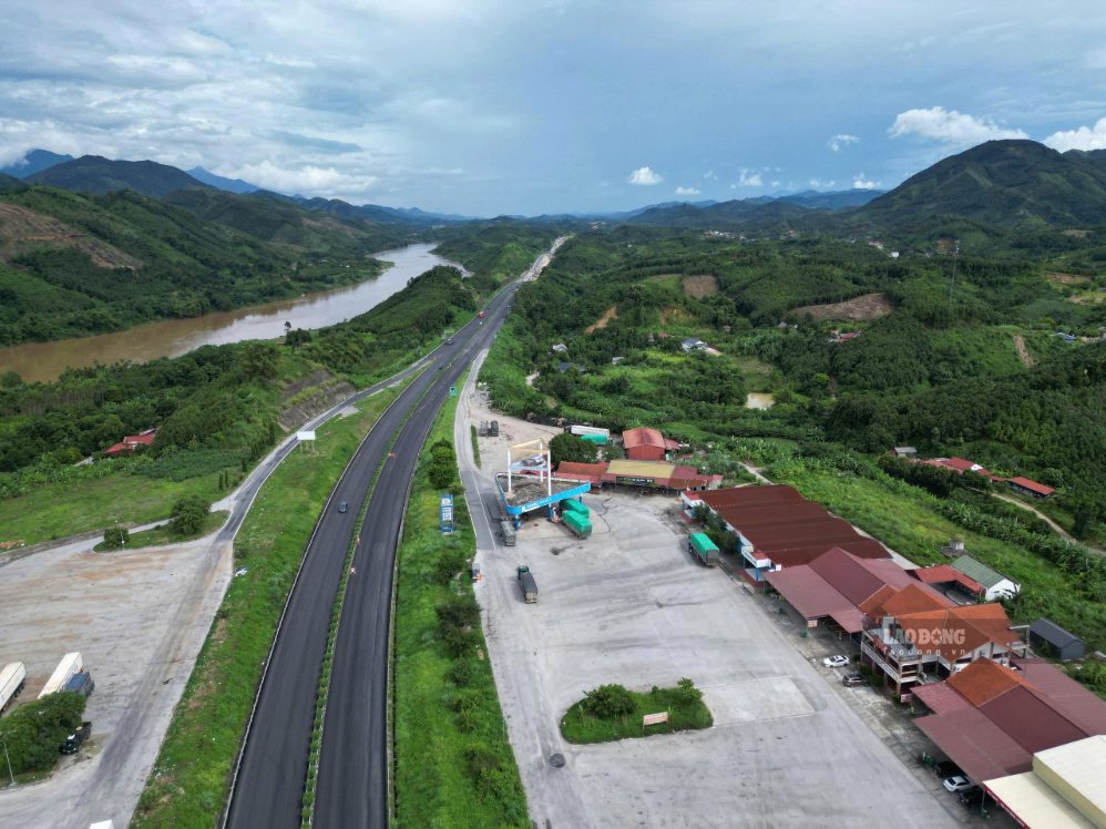 Dự án mở rộng cao tốc Nội Bài - Lào Cai có tổng mức đầu tư gần 7.700 tỉ đồng. Ảnh: Hùng Cường