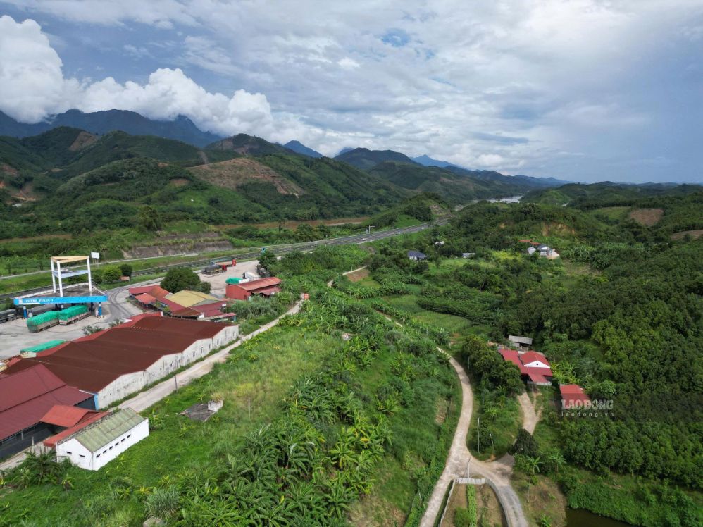 Tuyến đường gom dân sinh tại xã Châu Quế có chiều dài 751m.