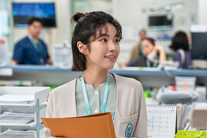 Ha Young rút khỏi “Trung tâm chăm sóc chấn thương”, phim đóng cùng Lee Je Hoon khó xử lý
