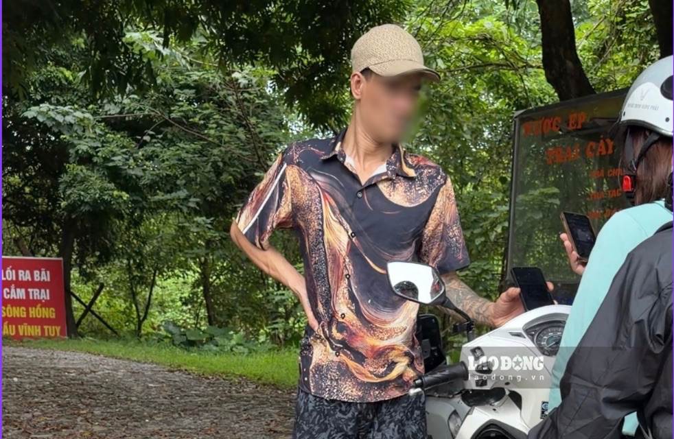 Mức thu 50.000 đồng/người được khách chuyển vào một tài khoản cá nhân có tên là Nguyễn Tiến Công. Ảnh: Phóng viên